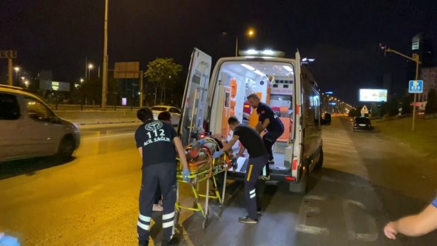 Foto - Kadıköy'de feci kaza! Otomobil, 2 araca ve İETT otobüsüne çarptı