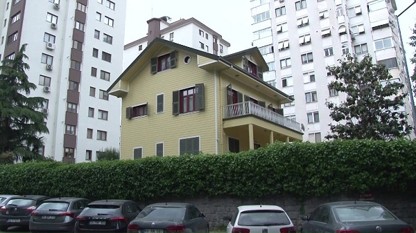 Foto - Kadıköy'de herkes bu evi konuşuyor! Dikey yapılaşmaya inat 'Sarı Köşk'