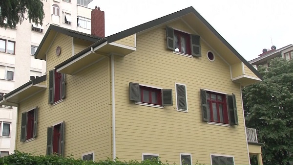 Foto - Kadıköy'de herkes bu evi konuşuyor! Dikey yapılaşmaya inat 'Sarı Köşk'