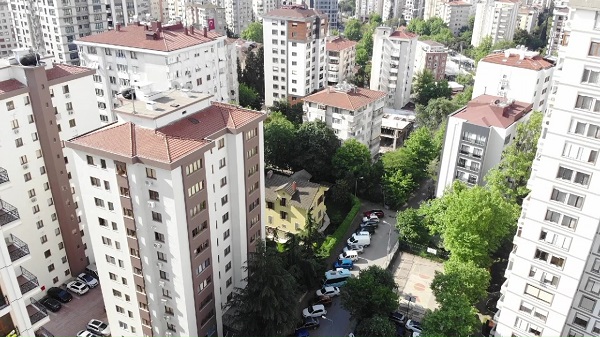 Foto - Kadıköy'de herkes bu evi konuşuyor! Dikey yapılaşmaya inat 'Sarı Köşk'
