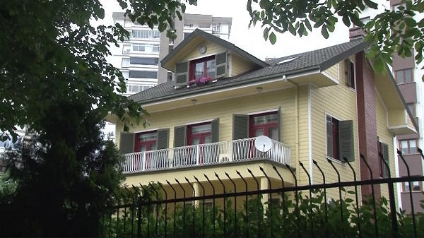 Foto - Kadıköy'de herkes bu evi konuşuyor! Dikey yapılaşmaya inat 'Sarı Köşk'