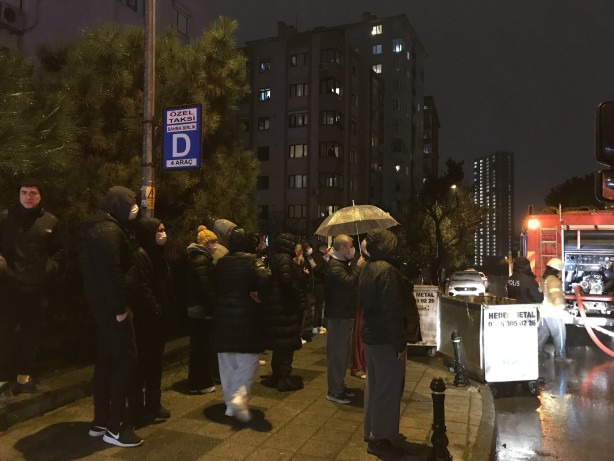 Foto - Kadıköy’de korkutan patlama: Kısıtlamada sokağa döküldüler