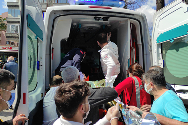 Foto - Kadıköy'de korkutan yangın: Yaralılar var