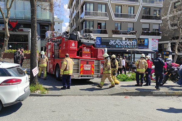 Foto - Kadıköy'de korkutan yangın: Yaralılar var