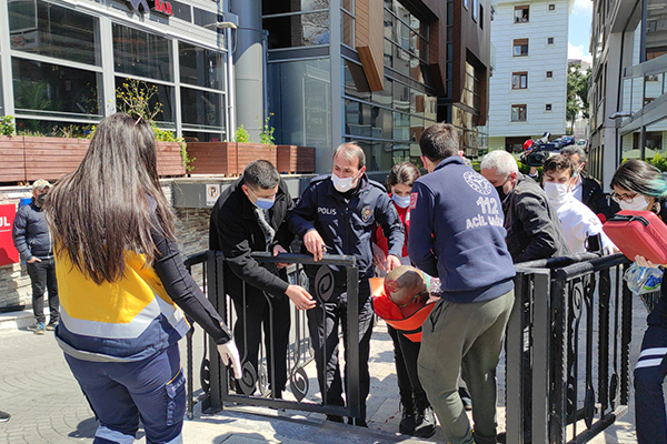 Foto - Kadıköy'de korkutan yangın: Yaralılar var