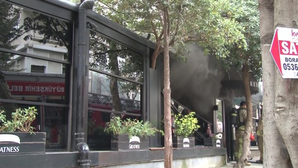 Foto - Kadıköy’de sabah saatlerinde çıkan yangın korkuttu