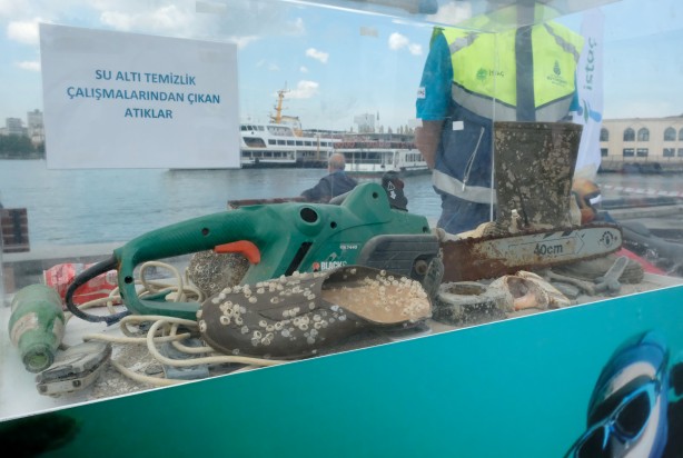 Foto - Kadıköy’de şok görüntüler! Dalgıçlar hepsini çıkardı