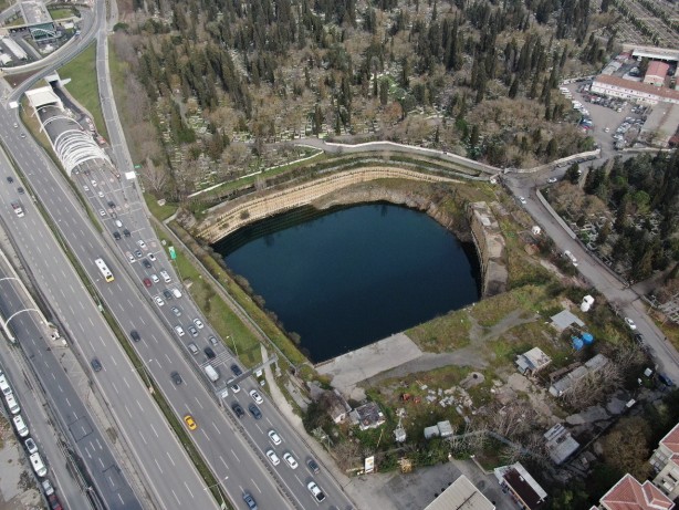 Foto - Kadıköy'de su dolan inşaat sahasını "Google Maps" bakın ne olarak gösterdi?
