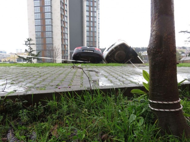 Foto - Kadıköy'de toprak kayması: 4 katlı bina boşaltıldı 