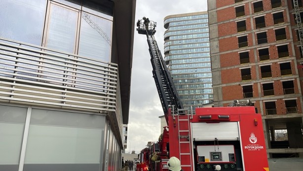 Foto - Kadıköy'deki 24 katlı binanın 3. katında tekrar yangın çıktı