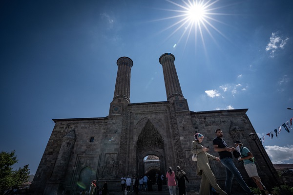 Foto - Kadim kentin göz bebeği: Çifte Minareli 