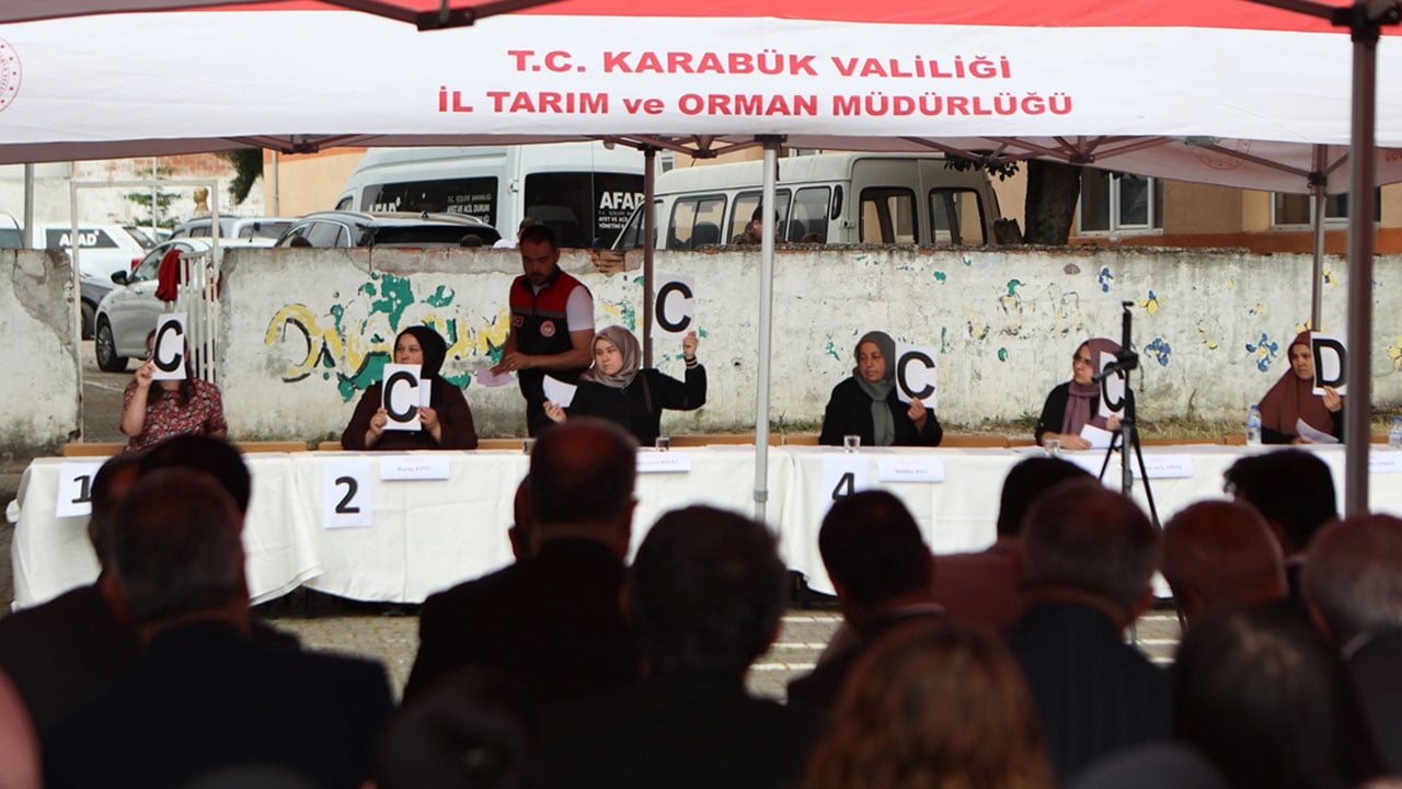Kadın çiftçiler bilgi yarışmasının tozunu attırdı
