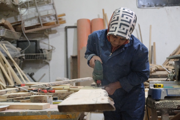 Foto - Kadın girişimci tek başına hem üretiyor hem onarıyor!