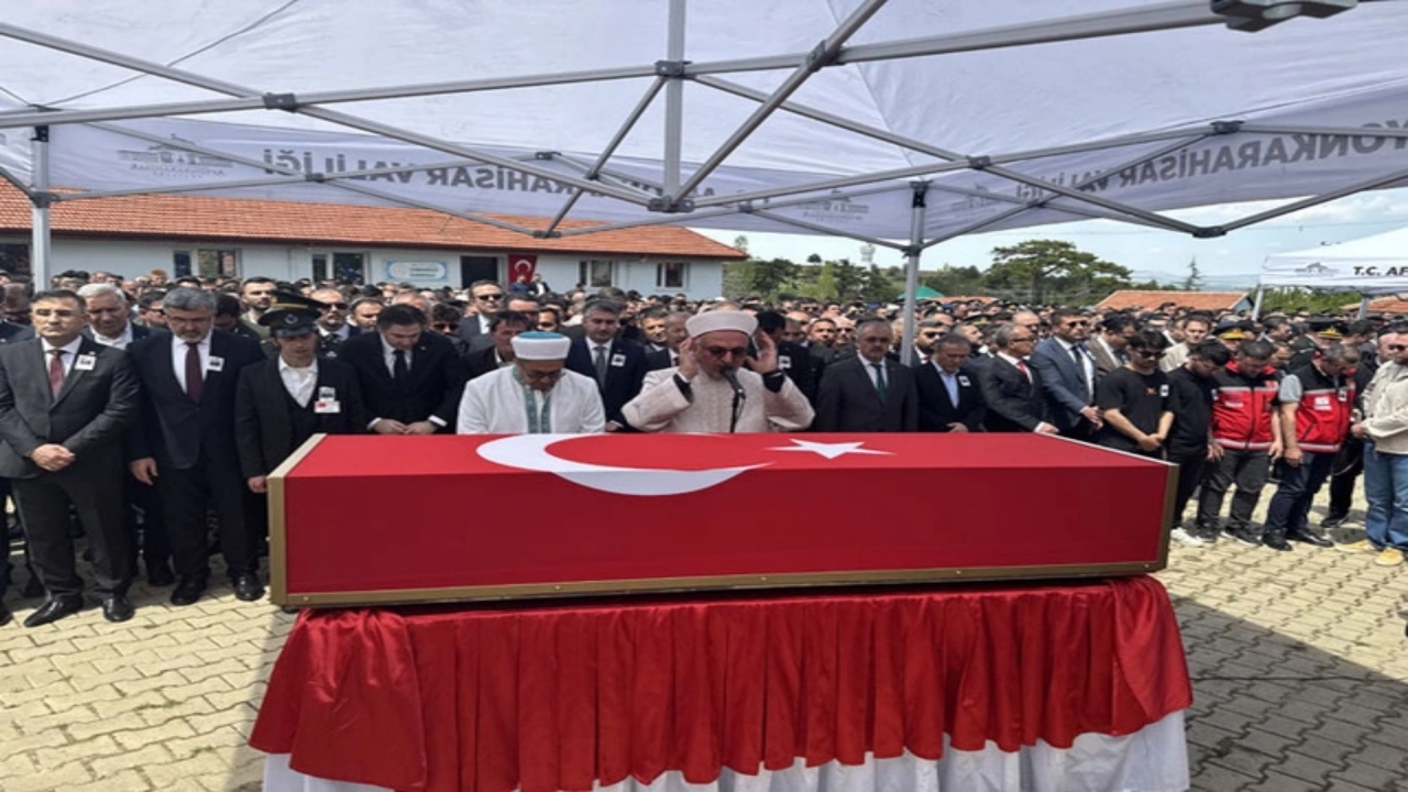 Foto - Kadın komutan, tam babasının fotoğrafını takarken... 4 yaşındaki şehit kızı öyle bir şey dedi ki...