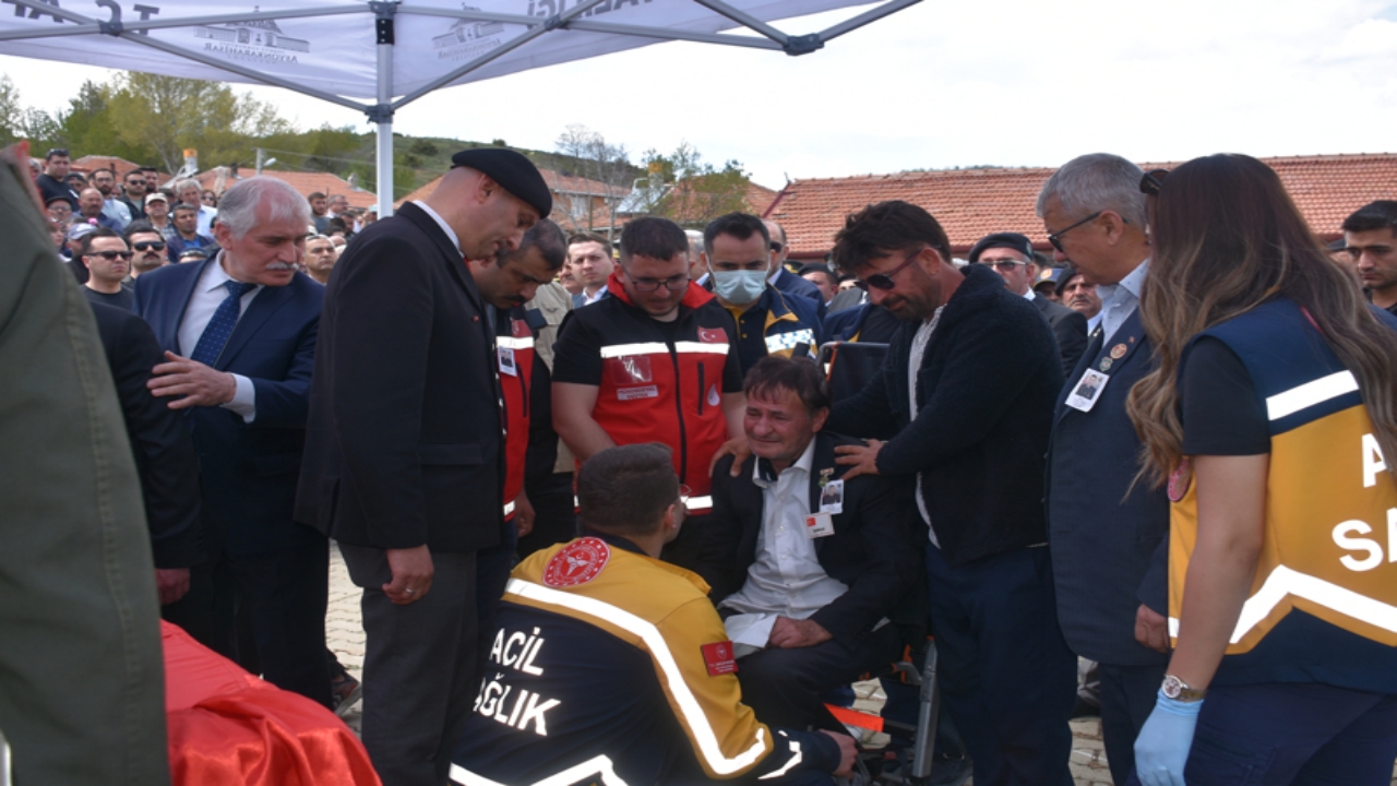 Foto - Kadın komutan, tam babasının fotoğrafını takarken... 4 yaşındaki şehit kızı öyle bir şey dedi ki...