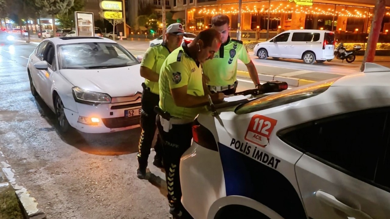 Foto - Kadın sürücü sarhoş olunca bakın neler yaptı