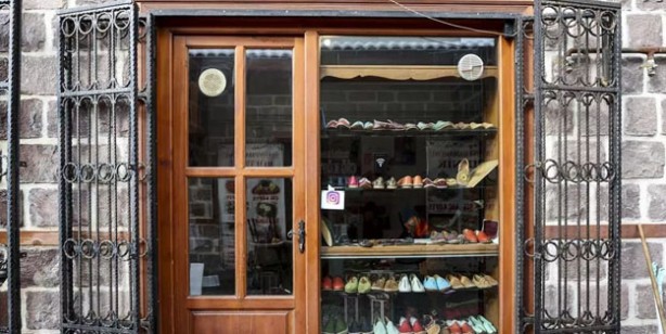 Foto - Kadınlar el emeğiyle ürettiği yemenileri dünyaya satıyor