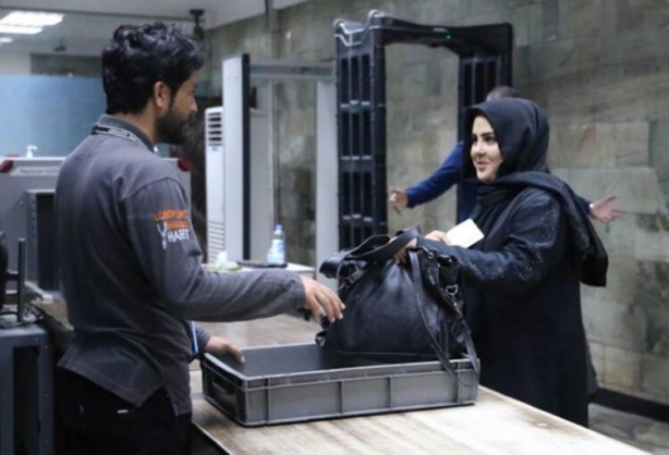 Foto - Kadınlar işlerine geri döndü! Taliban'dan flaş istek