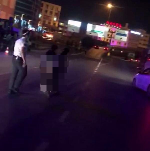Foto - Kadınların ahlaksızlıkları pes dedirtti! Gözaltına alınmamak için...