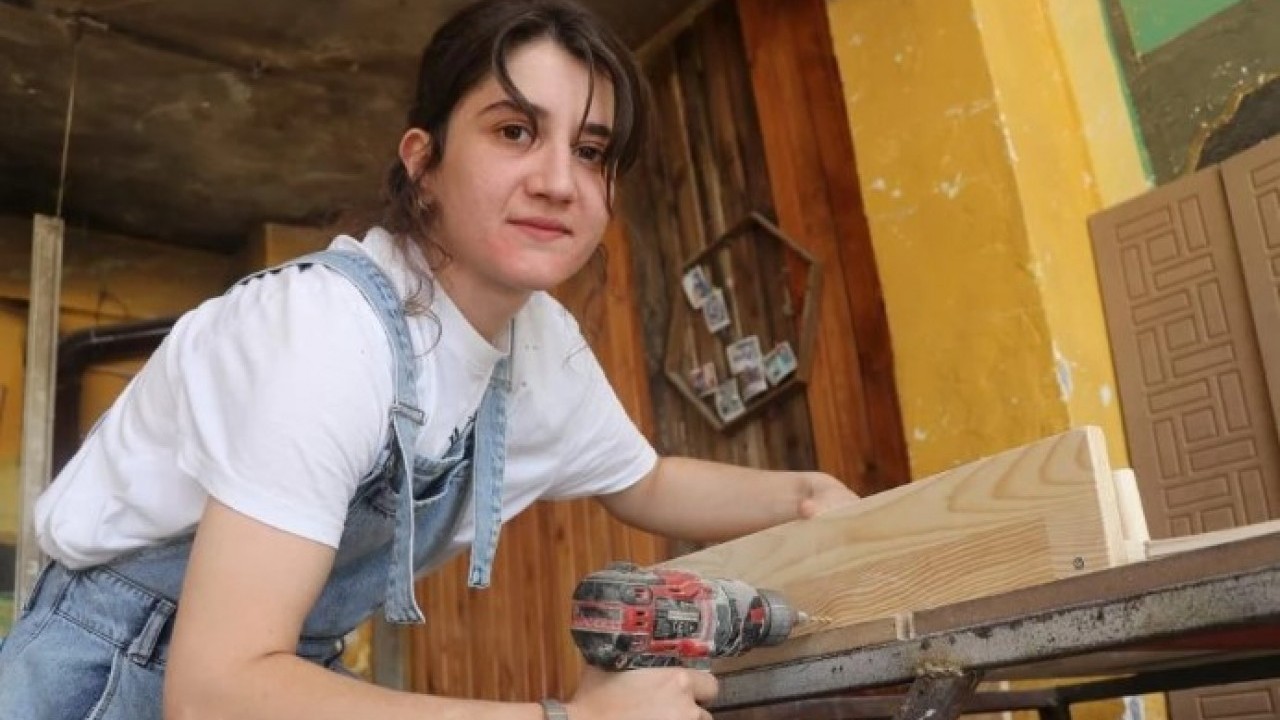 Foto - ‘Kadınsın yapamazsın’ dediler bakın ne yaptı! 26 yaşındaki Zeynep 7 ülkeye ihracat yapıyor