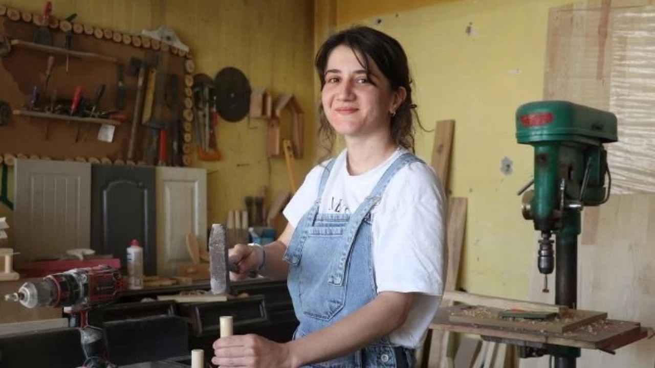 Foto - ‘Kadınsın yapamazsın’ dediler bakın ne yaptı! 26 yaşındaki Zeynep 7 ülkeye ihracat yapıyor