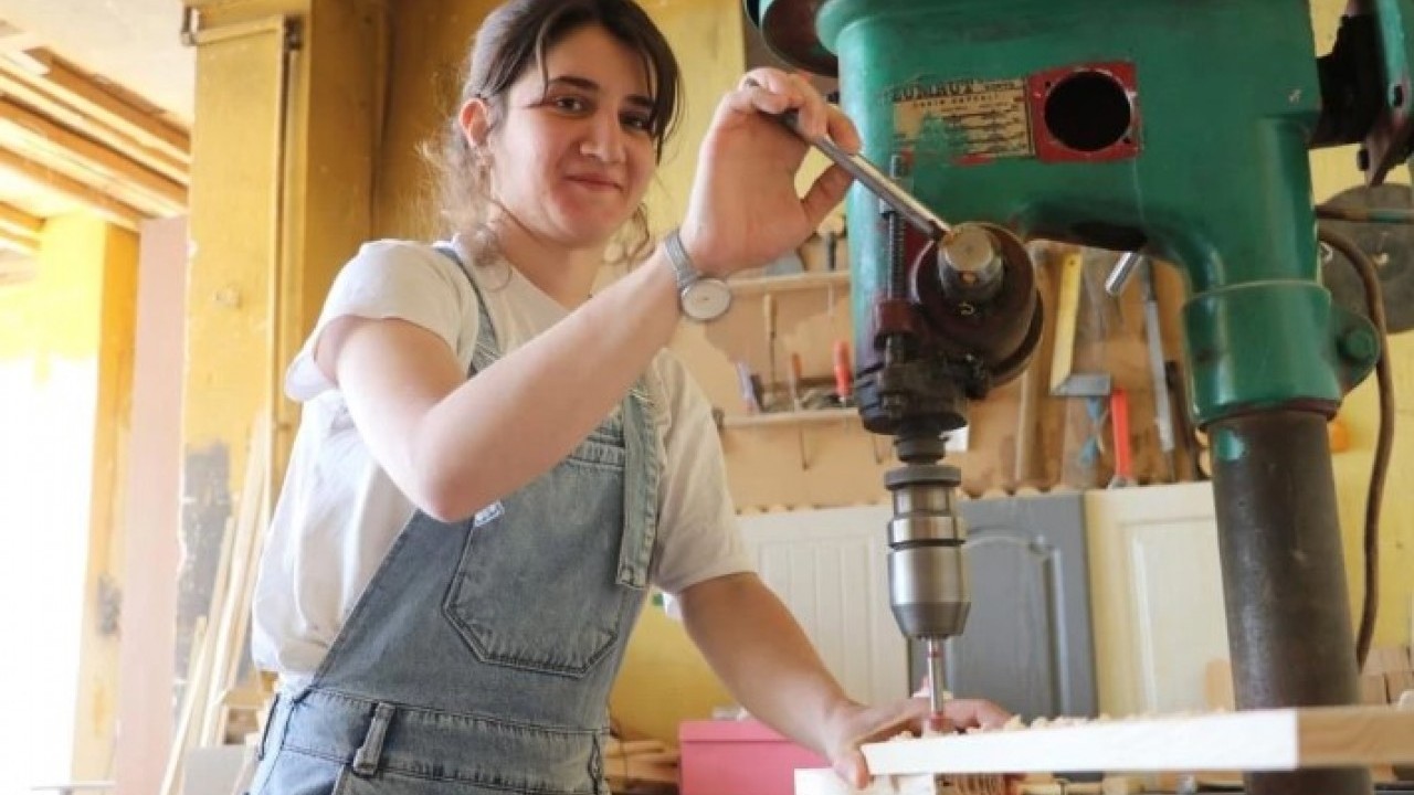 Foto - ‘Kadınsın yapamazsın’ dediler bakın ne yaptı! 26 yaşındaki Zeynep 7 ülkeye ihracat yapıyor