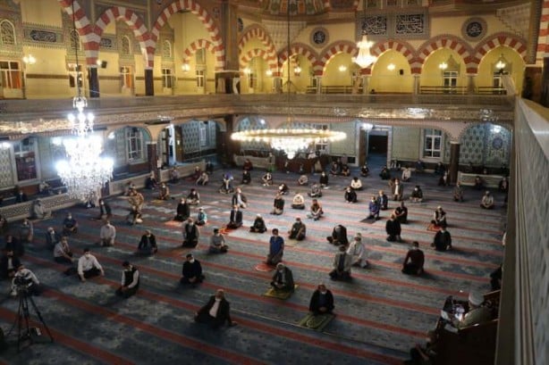 Foto - Kadir Gecesi dualarla idrak edildi