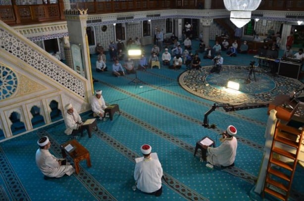 Foto - Kadir Gecesi dualarla idrak edildi