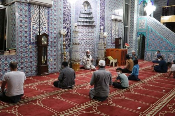 Foto - Kadir Gecesi dualarla idrak edildi