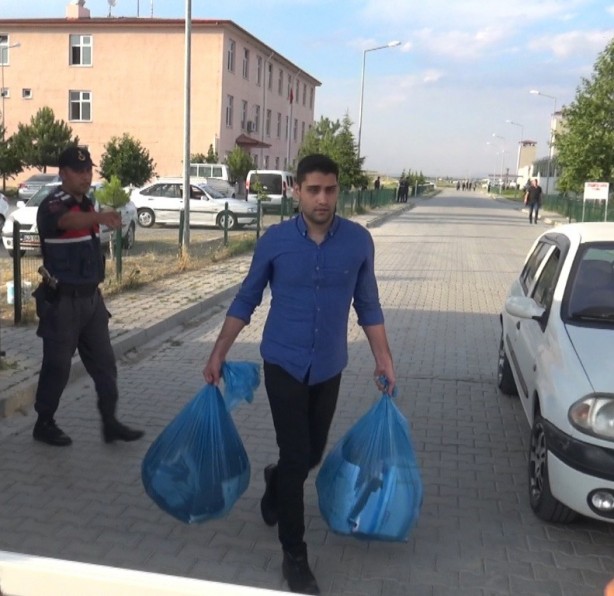 Kadir Şeker'in tahliyesinde duygusal anlar! Annesi hasretle kucakladı