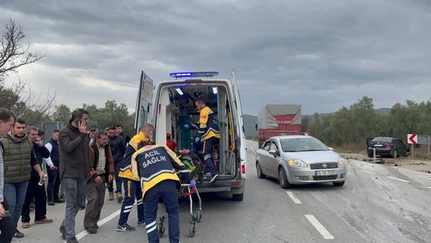 Foto - Kafa kafa çarpışan araçlardan sağ çıktılar