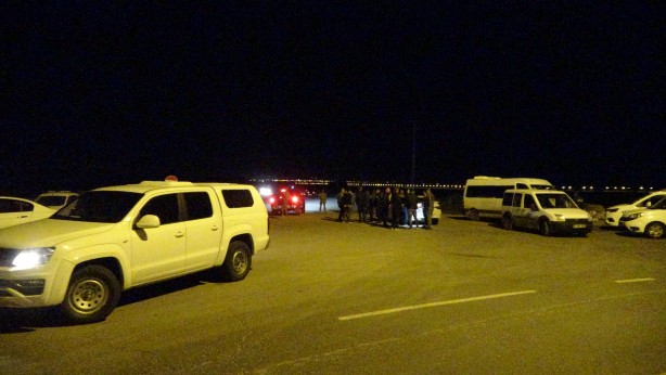 Foto - Kafalarını çıkardılar! Diyarbakır’da devriye gezen polis aracına silahlı saldırı