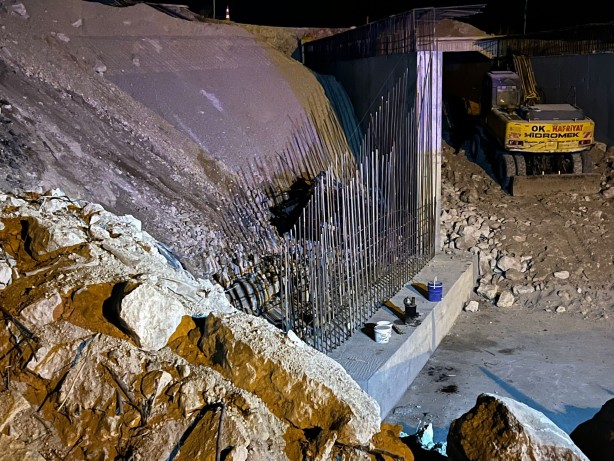 Foto - Kağıt gibi ezilen otomobil 4 kişiye mezar oldu