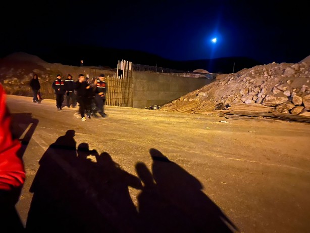 Foto - Kağıt gibi ezilen otomobil 4 kişiye mezar oldu