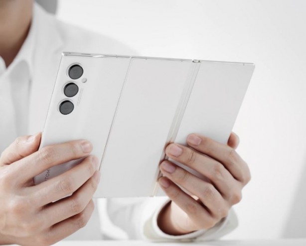 Foto - Kağıt kadar ince katlanabilir telefon tanıtıldı