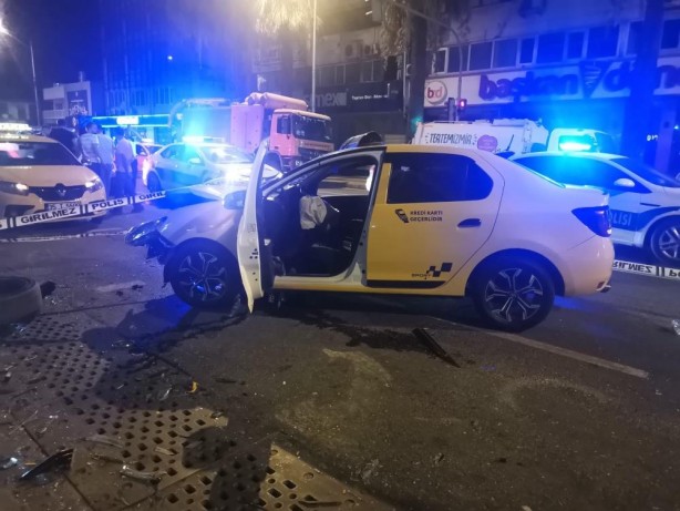 Foto - Kağıt toplayıcısına çarptı, ortalık savaş alanına döndü! İnanılmaz görüntüler