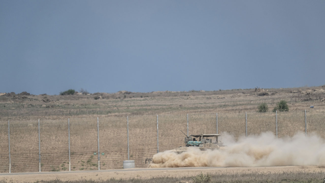 Foto - Kağıt üstünde İslam ülkesi... Yersen!.. İsrailli teröristlere saldıran Müslüman'ı kınadı