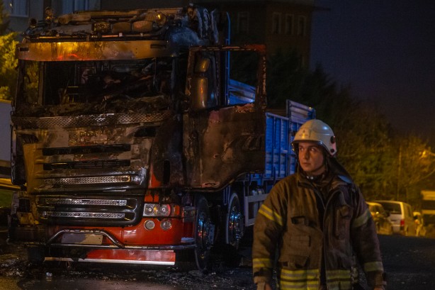 Kağıthane'de kundaklandığı iddia edilen kamyon kullanılamaz hale geldi