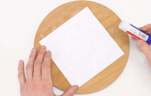 Foto - Kağıtları birleştirip bıçak üretti!