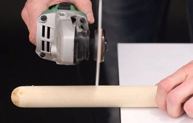 Foto - Kağıtları birleştirip bıçak üretti!