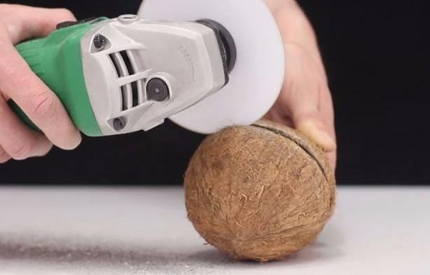 Foto - Kağıtları birleştirip bıçak üretti!