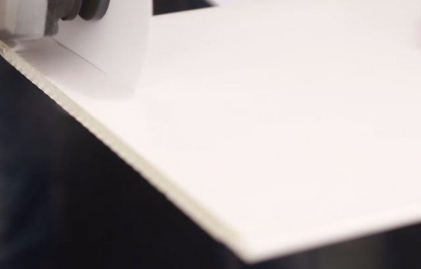 Foto - Kağıtları birleştirip bıçak üretti!