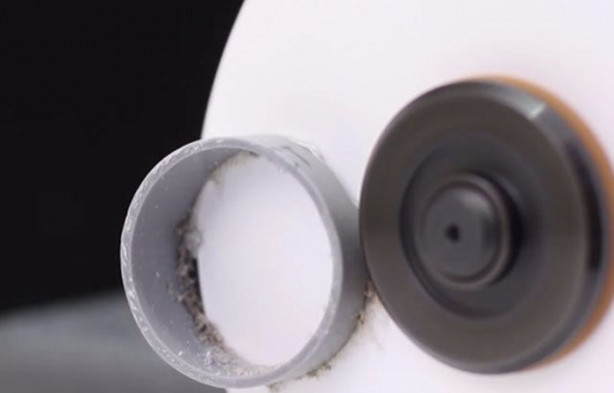 Foto - Kağıtları birleştirip bıçak üretti!