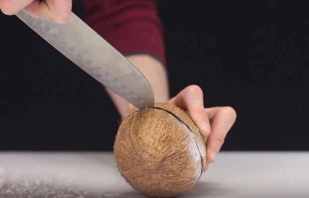 Foto - Kağıtları birleştirip bıçak üretti!