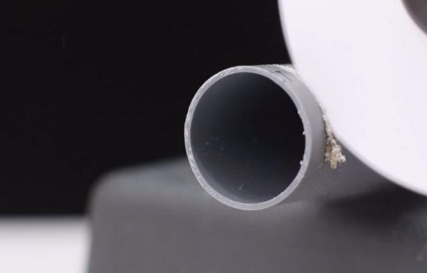 Foto - Kağıtları birleştirip bıçak üretti!