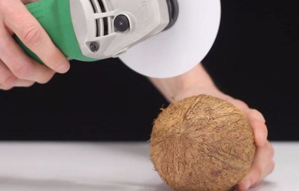 Foto - Kağıtları birleştirip bıçak üretti!