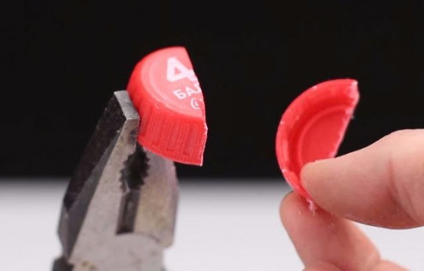 Foto - Kağıtları birleştirip bıçak üretti!