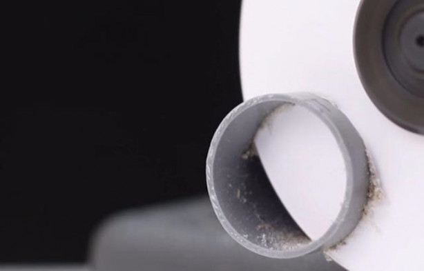 Foto - Kağıtları birleştirip bıçak üretti!