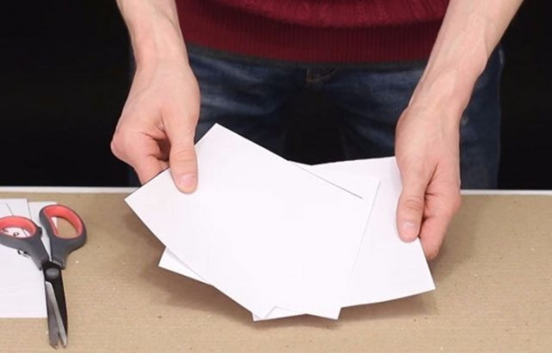 Foto - Kağıtları birleştirip bıçak üretti!