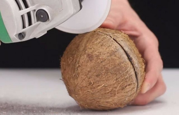 Foto - Kağıtları birleştirip bıçak üretti!